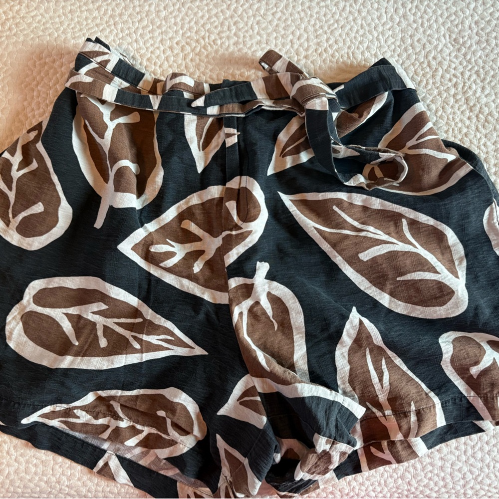 Who What Wear Black and Brown Patterned Shorts